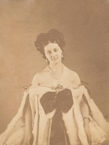 Les épaules tombantes, 1860s. Creator: Pierre-Louis Pierson