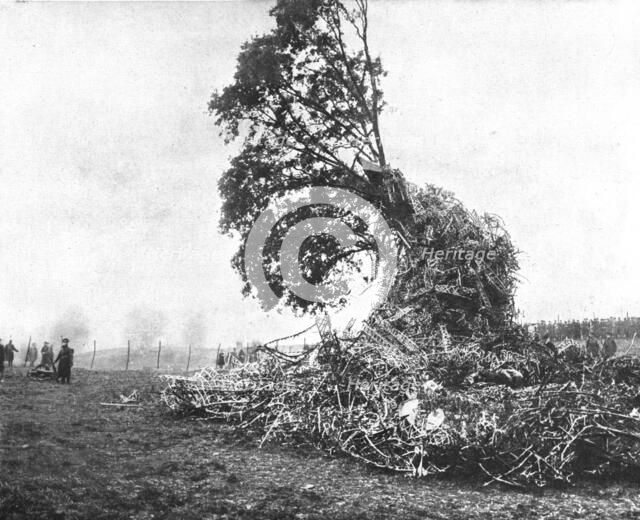 'Les epaves de l'air; Les restes du zeppelin L-31 detruit par le canon, en Angleterre, dans la nuit  Creator: Unknown.