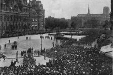 Les Funerailles du general Gallieni a Paris et a Saint-Raphael; Defile des troupes devant..., 1916. Creator: Unknown