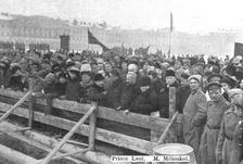 Les Funerailles des Morts de la Revolution; Devant la fosse: les membres du gouvernement..., 1917. Creator: Unknown