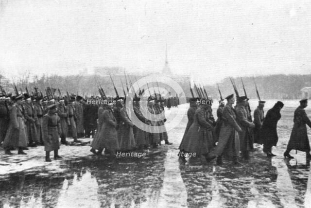 'Les Funerailles des Morts de la Revolution; Les delegations de l'armee dans le cortege',1917. Creator: Unknown.