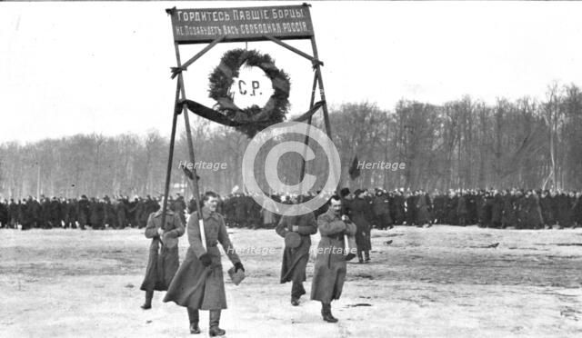 'Les Funerailles des Morts de la Revolution; Un hommage de l'armee revolutionnaire..., 1917. Creator: Unknown.