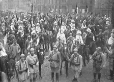Les fetes du 8 decembre 1918 a Metz; Un escadron feminin: jeunes filles montees sur les..., 1918. Creator: Unknown