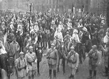 Les fetes du 8 decembre 1918 a Metz; Un escadron feminin: jeunes filles montees sur les..., 1918. Creator: Unknown