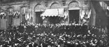 Les fetes du 9 decembre 1918 a Strasbourg; au perron de l'Hotel de Ville, M Poincare..., 1918. Creator: Unknown