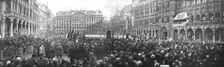 Les fetes de la victoire en Belgique; sur le Grand Place de Bruxelles, le 22 juillet:..., 1919. Creator: Jean Clair-Guyot