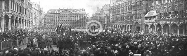 'Les fetes de la victoire en Belgique; sur le Grand Place de Bruxelles, le 22 juillet:..., 1919. Creator: Jean Clair-Guyot.