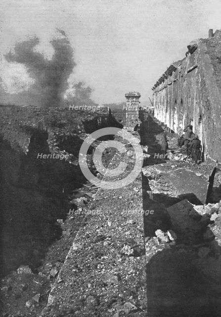 ''Les fosses tragiques du fort de Vaux', 1916. Creator: Unknown.
