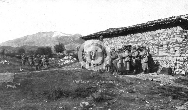 'Les Franco-Anglais en Serbie; En terre serbe: halte d'un detachement francais..., 1915 (1924). Creator: Unknown.