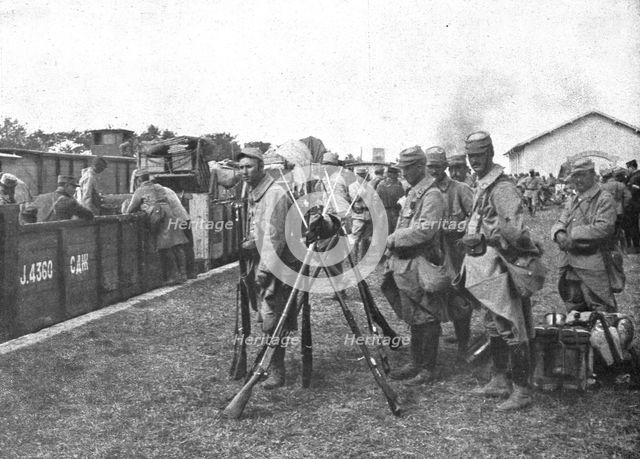 'Les Franco-Anglais en Serbie; En gare de Solonique: le depart pour la Serbie d'un..., 1915 (1924). Creator: Unknown.