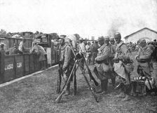 Les Franco-Anglais en Serbie; En gare de Solonique: le depart pour la Serbie d'un..., 1915 (1924). Creator: Unknown