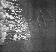 Les Gaz Allemands; Photographie publiee par les journaux illustres anglais avec une breve..., 1916. Creator: Unknown