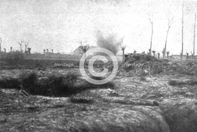 'Les hasards du service d'etat-major; Un projectile ennemi mal dirige ecorne une construction voisin Creator: Unknown.