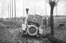 Les hasards du service d'etat-major; L'ennemi ne tire plus: les degats constates, l'officier et son Creator: Unknown