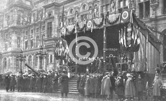 'Les Heures Triomphales: La premiere fete, le 20 octobre 1918; devant l'Hotel de Ville de..., 1918. Creator: Unknown.