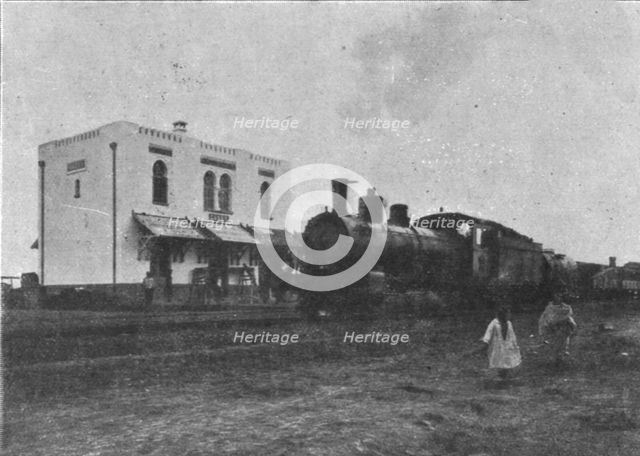 'Les hotes de la Tunisie; contingents Serbes et prisonniers allemands : La gare de Gabes ou..., 1916 Creator: Unknown.