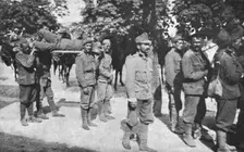 Les Italiens a Gorizia; soldats et blesses autrichiens sortent, pour se rendre, des maisons..., 191 Creator: Unknown