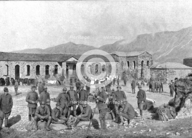 'les Italiens en Albanie ; Cavaliers italiens au repos dans la vieille forteresse albanaise d'Argyro Creator: Unknown.