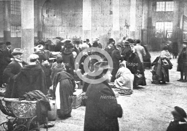 'Les Indesirables; Au marche couvert de Mulhouse: la verification des bagages par..., 1918. Creator: Unknown.