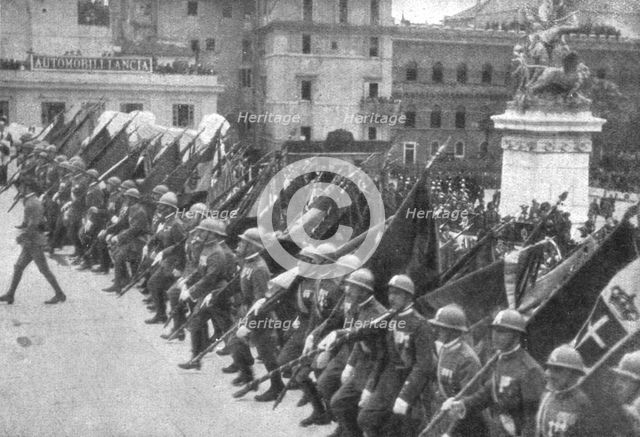 'Les "journees de la victoire" a Rome; le 3 novembre 1920, a Rome, au monument de..., 1920. Creator: D Anderson.