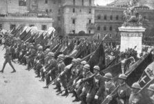 Les "journees de la victoire" a Rome; le 3 novembre 1920, a Rome, au monument de..., 1920. Creator: D Anderson
