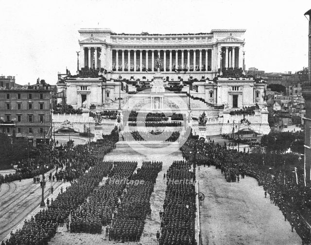 'Les "journees de la victoire" a Rome; les troupes italiennes massees au pied du monument..., 1920. Creator: D Anderson.