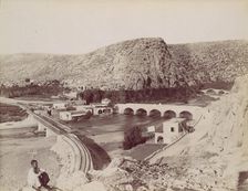Les ponts du fleurs [fleuve] du chien, ca. 1880. Creator: Felix Bonfils