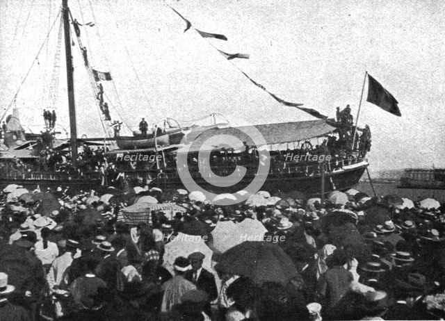 'les premieres operations Italiennes; les Italiens de Tunisie mobilisables', 1915. Creator: Unknown.