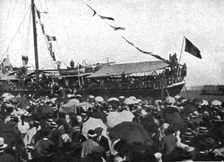 les premieres operations Italiennes; les Italiens de Tunisie mobilisables 1915. Creator: Unknown