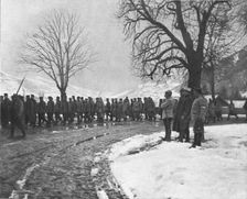 'Les Prisonniers Allemands de L'Hartmannswillerkopf; Defile devant le general Dubail. 1916. Creator: Unknown
