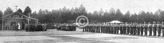 'Les russes en France; La messe au camp russe', 1916. Creator: Unknown.