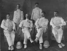 Les Russes en France; le general commandant les troupes russes en France et ses..., 1916. Creator: Unknown