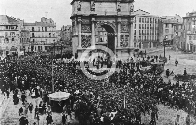 'Les Russes en France; Le defile des premiers bataillons Russes a travers Marseille..., 1916. Creator: Unknown.
