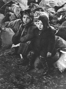 Les rapatries du Nord de la France a annemasse (Haute-Savoie); Deux petits enfants..., 1916. Creator: Unknown