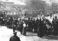 Les rapatries du Nord de la France a annemasse (Haute-Savoie); une arrivee de..., 1916. Creator: Unknown