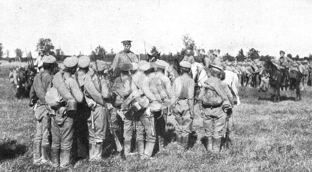 'Les Revers Russes; l'appel des survivants d'une compagnie decimee d'un regiment siberien', 1915. Creator: Unknown.