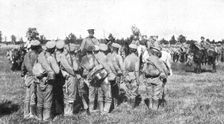 Les Revers Russes; l'appel des survivants d'une compagnie decimee d'un regiment siberien 1915. Creator: Unknown