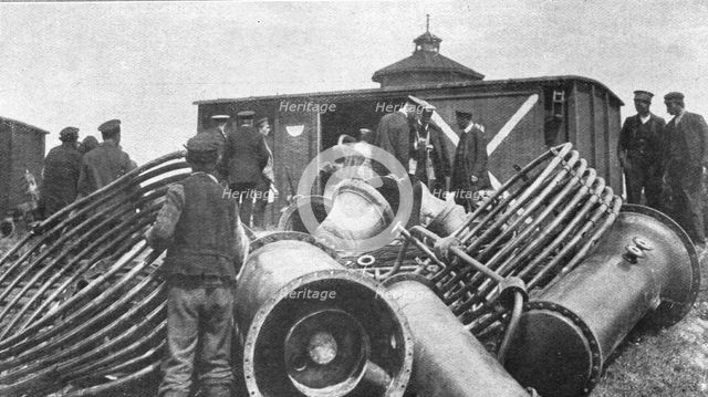 'Les Revers Russes; le cuivre et le bronze sous toutes les formes, emportes de Varsovie', 1915. Creator: Unknown.