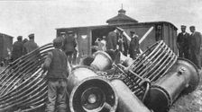 Les Revers Russes; le cuivre et le bronze sous toutes les formes, emportes de Varsovie 1915. Creator: Unknown