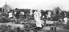 Les Revers Russes; les secours aux soldats russes empoisonnes par les gaz asphyxiants 1915. Creator: Robert Scotland Liddell