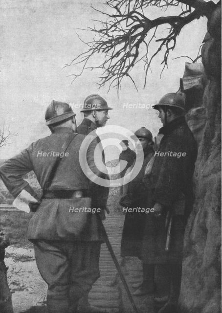 'Les roi des Belges aux tranchees de Steenstraete; l'armee belge, et le souverain..., 1916. Creator: Unknown.