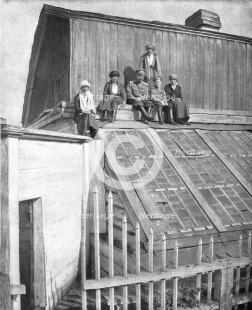 ''Les Romanof a Tobolsk; Le tsar et ses enfants venus chercher sur la toiture d'une serre..., 1917. Creator: Unknown.
