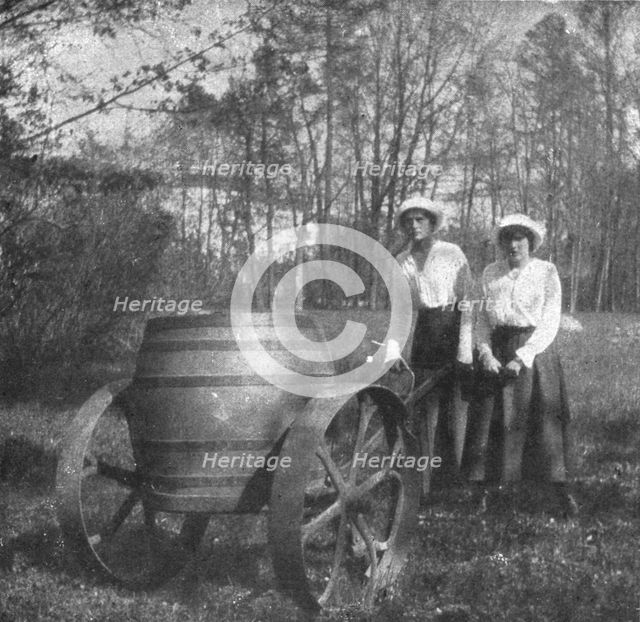 ''Les Romanof a Tsarskoie-Selo; Les grandes-duchesses Tatiana et Anastasie poussant..., 1917. Creator: Unknown.