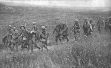 Les Succes Britanniques au Nord de la Somme; Prisonniers allemands blesses..., 1916 (1924) Creator: Unknown