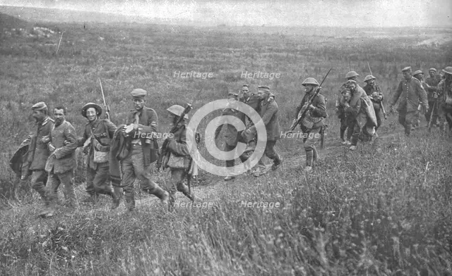 'Les Succes Britanniques au Nord de la Somme; Prisonniers allemands blesses..., 1916 (1924) Creator: Unknown.