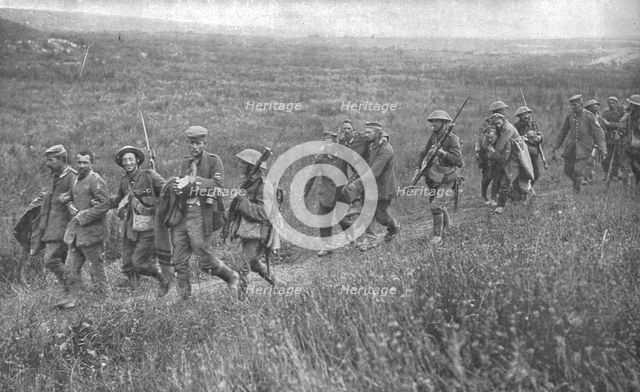 'Les Succes Britanniques au Nord de la Somme; Prisonniers allemands blesses..., 1916 (1924) Creator: Unknown.