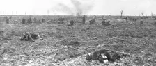 Les succes Britanniques, entre Arras et Lens; Sur la crete de Vimy: les Canadiens occupent..., 1917 Creator: Unknown