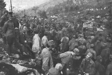Les succes Italiens du Carso; defile de prisonniers autrichiens apres les comabts du 1er..., 1916. Creator: Unknown