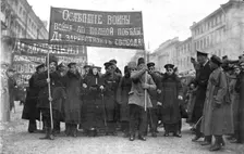 Les Soubresauts de la Russie; Une contre-manifestation patriotique: des aveugles de guerre..., 1917 Creator: Unknown