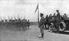 Les Soubresauts de la Russie; Avant l'offensive russe de juillet 1917: des troupes defilent...1917. Creator: Unknown